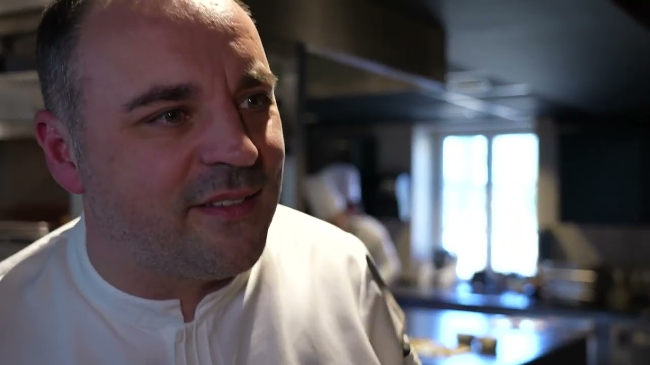 Institution en Bourgogne, la maison Cédric Burtin dévoile une cuisine ouverte au cœur du restaurant